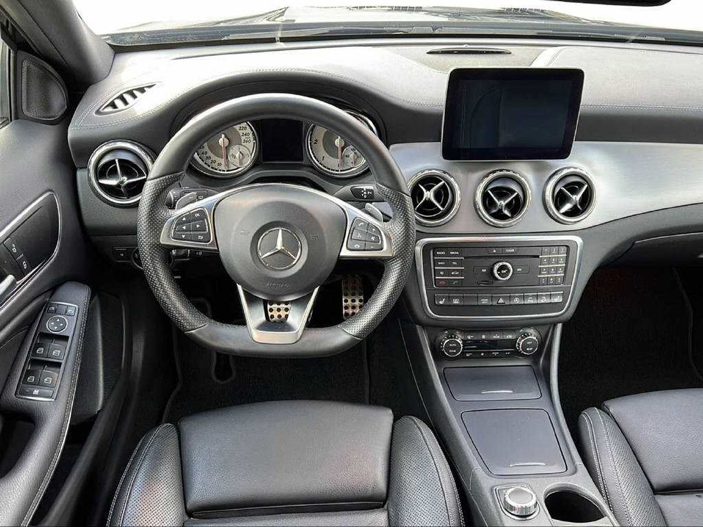 Mercedes-Benz  -Klasse X156 GLA 200 d AMG